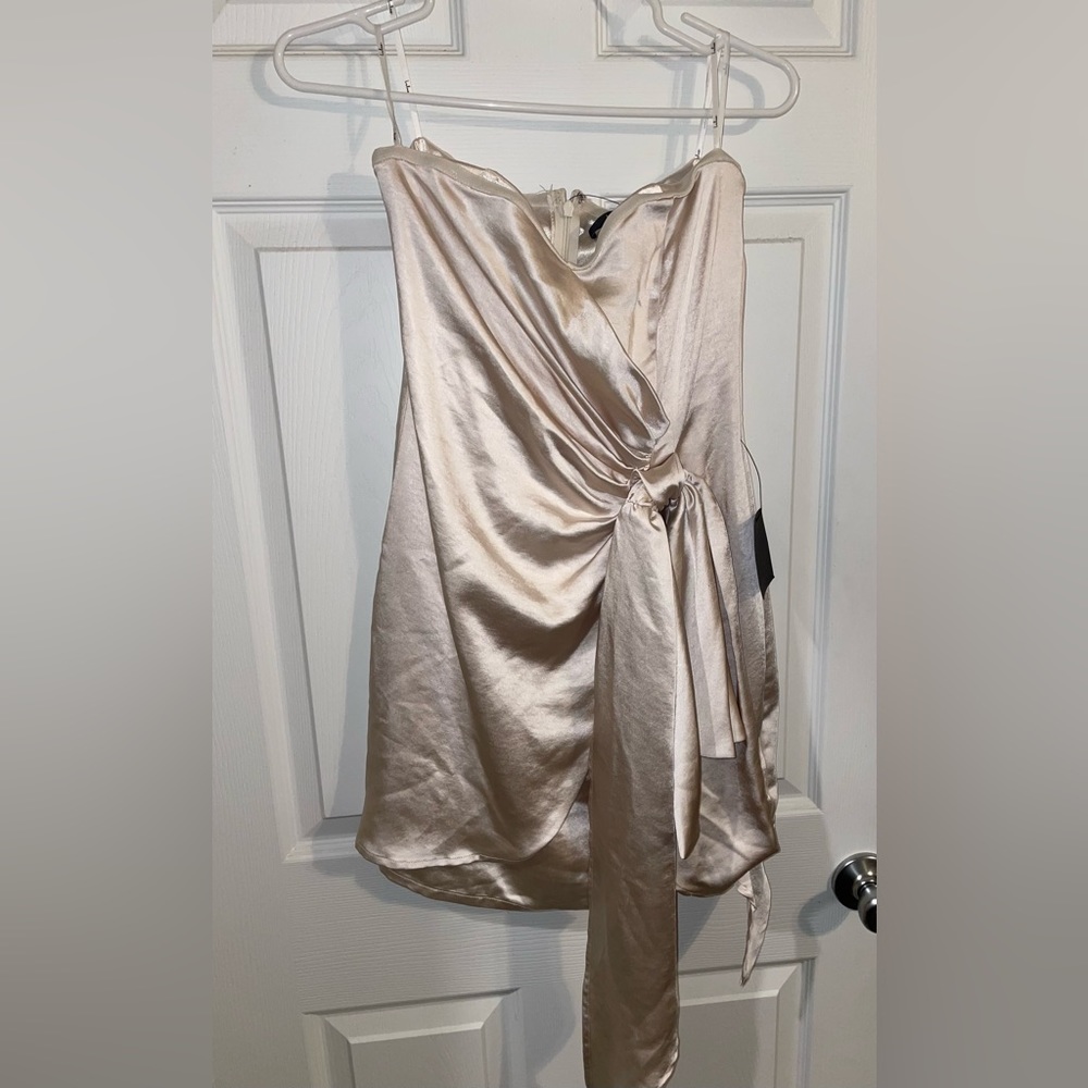 NWT* Lulu’s Satin Champagne/Beige mini dress,M
